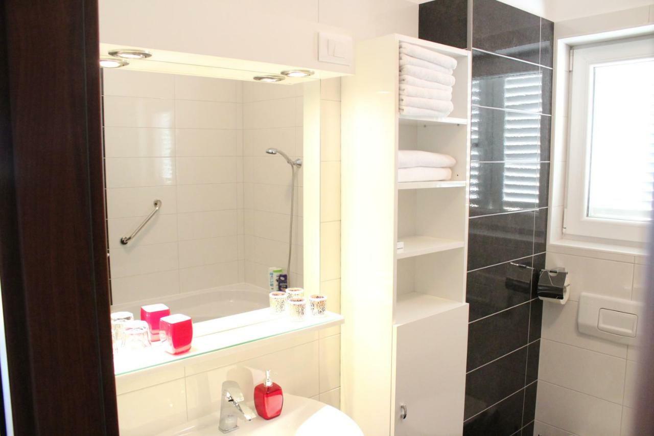 Laurus Apartment